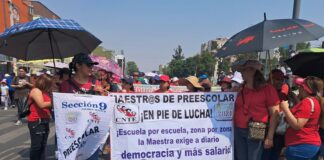 «Nada por celebrar», maestras dignifican salario y montan plantón permanente en el Zócalo