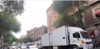 Pese a su discurso “buena onda”, CNTE impide entrada de templete de Marea Rosa al zócalo.