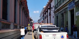 Por derrame se evacuó a alumnado de la Prepa Juárez #Xalapa..