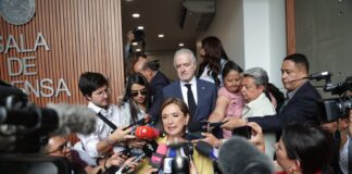 Presenta Xóchitl Gálvez demanda en el Tribunal Electoral por omisión del INE.