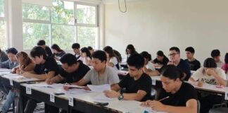 Tras sortear bloqueos más de 17 mil jóvenes logran presentar exámenes de ingreso a UV.