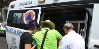 Maestro trata de inmolarse frente a Palacio de Gobierno pues Gobierno de Veracruz lo engañó