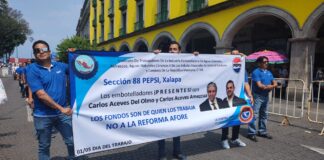 Protestas y reclamos a Cuitláhuac García durante el desfile del 1 de mayo #Veracruz