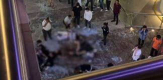 Arrestan a tres por caída de 12 jóvenes de un balcón de un bar .