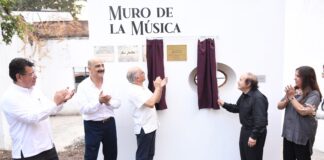 Devela Ricardo Ahued placa en honor del Dr. Alfonso Moreno #Xalapa