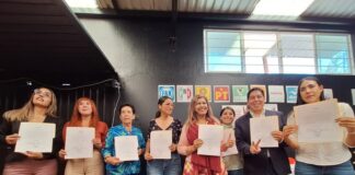 Juanita Carrillo recibe constancia de mayoría como alcaldesa electa de Cuautitlán.