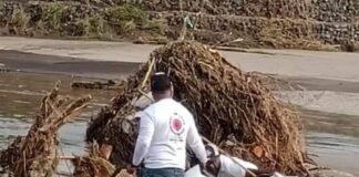 En Úrsulo Galván logran rescatar a persona que arrastraba el río