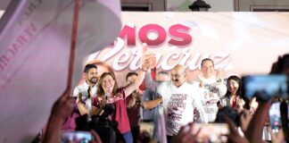 Asiste Ricardo Ahued a celebración de Rocío Nahle en la plaza Lerdo