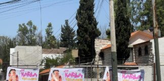 Vecinos denuncian que Karla Fiesco viola veda electoral en Izcalli.