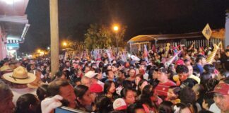 En velada entregan primer vestido a Santa María Magdalena para las fiestas patronales de Xico .