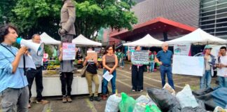 Urge cambiar el sistema para que las empresas refresqueras se hagan cargo de sus desechos plásticos.