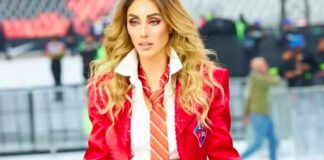 Anahí presume la Barbie inspirada en ella .