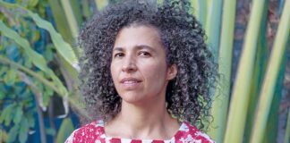 Gana Daniela Arroio premio de teatro para infancias y adolescencias.