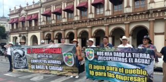 Ejidatarios del “Mesón” protestan en Xalapa ante el amago de desalojo.