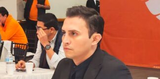 Regidor de #Córdoba #Veracruz agrede a periodista por exhibirlo en una falta administrativa