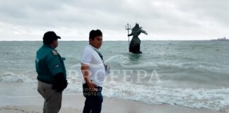 #EsOficial: Clausuran estatua de Poseidón en playa de Yucatán.