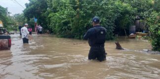 Reportan evacuación en Poza Rica por desbordamiento del Río Cazones..