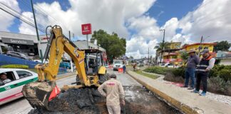 Atiende Ayuntamiento de Xalapa socavón en la avenida Murillo Vidal.