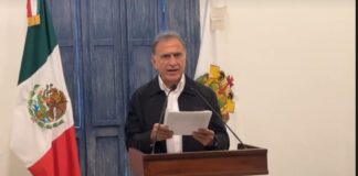 Yunes Linares presenta denuncias contra Cuitláhuac pero FGE #Veracruz se niegan a sellarlas de recibidas.