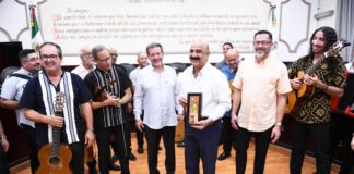 Recibe Ricardo Ahued a Tuna de Segreles de Puerto Rico.