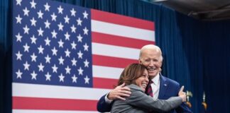 Así reacciona Kamala Harris ante el error de Biden.