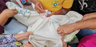 Recuerdan con Manta de la Memoria a migrantes ausentes.