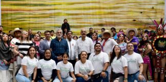 Recibe Ricardo Ahued a delegaciones del Festival Internacional Alegría Folklórica.