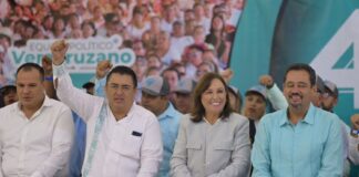 Nahle reconoció a maestras y maestros veracruzanos