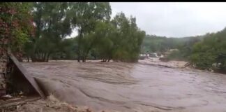 Desborde de ríos y afectaciones a carreteras por tormenta Chris en Veracruz.