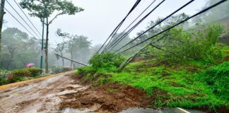Reportan 40 colonias con afectaciones y 300 derrumbes por lluvias en Xalapa.
