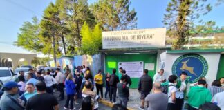 Toman escuela de Bachilleres por destitución “arbitraria” del director