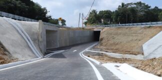 Una tomada de pelo de AMLO “inauguración” de carretera; no hay huellas de su construcción.