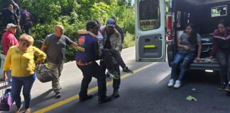 Al menos dos fallecidos en caída de autobús a barranco en #Coscomatepec #Veracruz