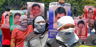 Sexenio por concluir “dejan al aire” Caso Ayotzinapa, acusan normalistas.