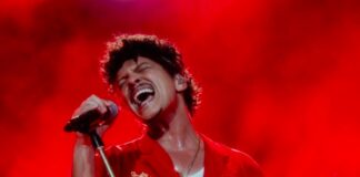 Bruno Mars sorprende a sus fans vestido de mariachi en la CDMX.