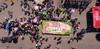 En la Fiesta del Camarón con 200 kilos formaron el molusco más grande #Veracruz