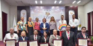 Entregan en el Congreso reconocimiento a campeones de oratoria.