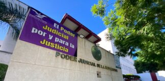 Con lonas inician protestas en instalaciones del Poder Judicial de la Federación en Xalapa en rechazo a la amloreforma