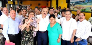 Refrenda Ricardo Ahued compromiso de trabajar por el bien de la comunidad .