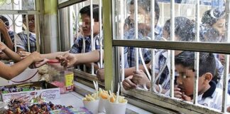 El millonario negocio de las tiendas escolares en la SEV .