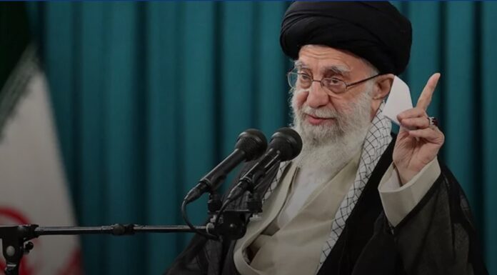 Televisión estatal iraní anuncia la muerte del líder supremo Ali Khamenei.
