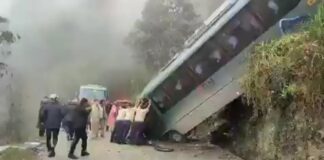 Al menos 4 personas mexicanas con serias lesiones por accidente carretero en Perú .