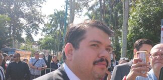 Las patadas de ahogado de Carlos Juárez .