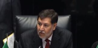 Fernández Noroña convocó a sede alterna en Xicoténcatl. No dejan pasar a algunos senadores de la oposición.