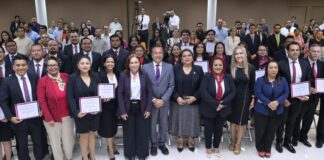 Rocío Nahle, invitada a ceremonia de clausura de primera especialidad en Derecho Anticorrupción