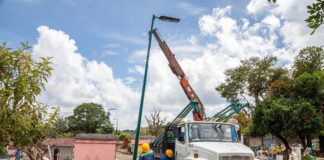Renueva Ayuntamiento de Xalapa luminarias en panteón Palo Verde .