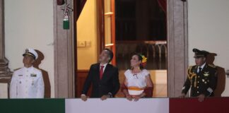 Asiste Rocío Nahle a ceremonia del grito de independencia en Xalapa.