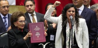 Luisa Alcalde enciende a la oposición al entregar con arengas el VI informe de AMLO.