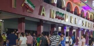 Habitantes de Ixhuatlán del Sureste tomaron palacio municipal por desfalco del alcalde.