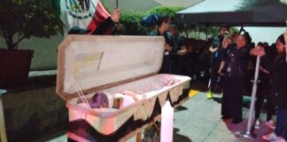 En Veracruz realizan el velorio de la justicia tras publicación del decreto de reforma en el DOF.